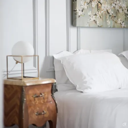 Oda ve Kahvaltı Trianon Versailles 3*